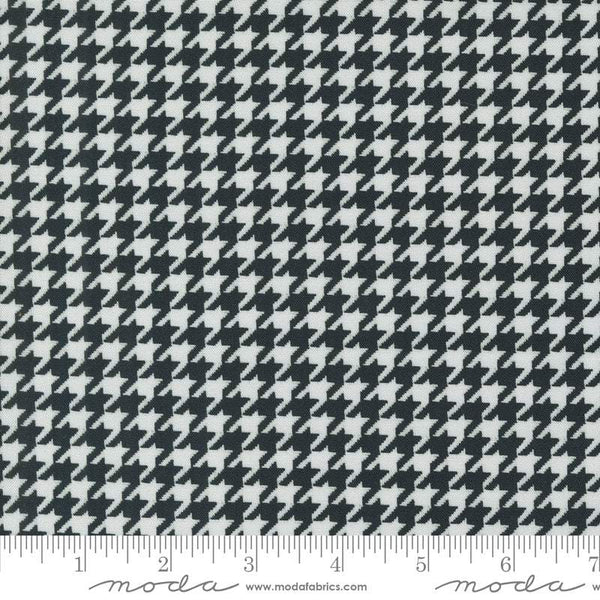 Sable & Swan Houndstooth By Cathe Holden For Moda Ebony / Porcelain
